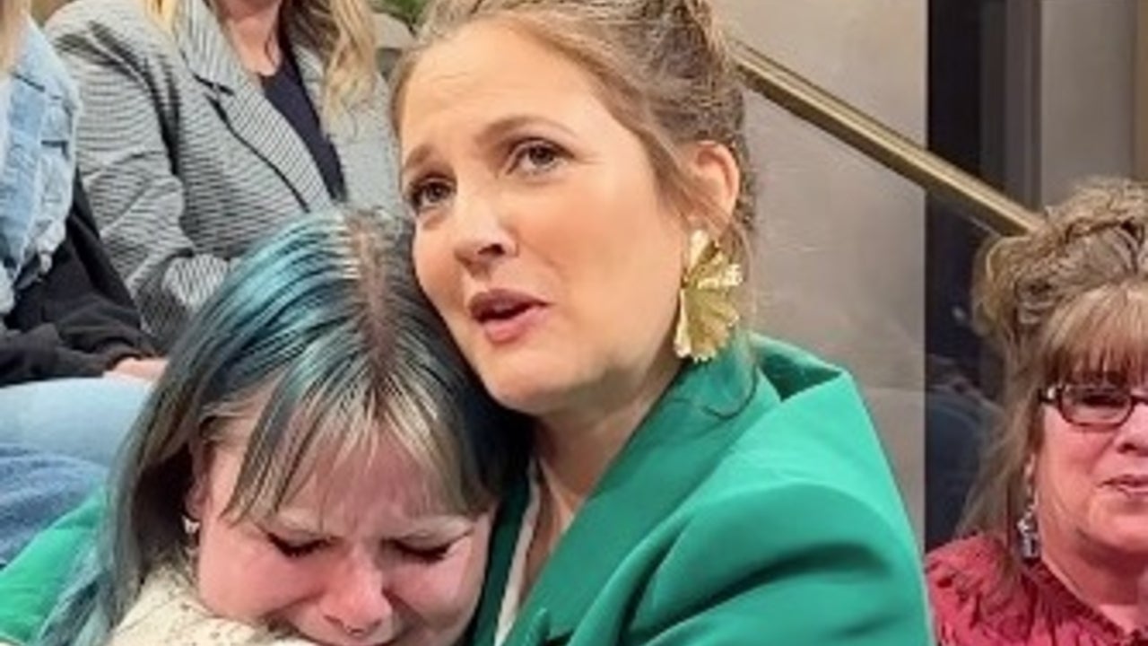 Drew Barrymore Comforts Audience Member Who Starts Crying During Her(01)